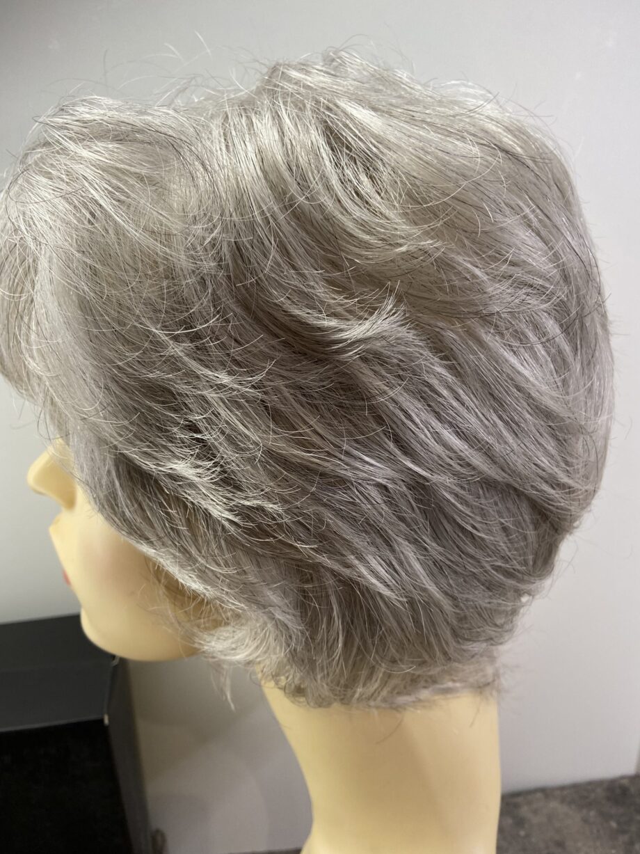Platinum grey new boxed wig. Bgsw98