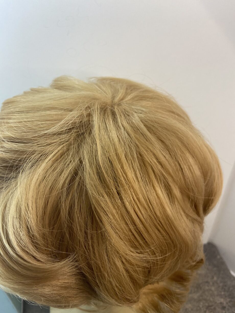 Blonde new wavy wig. Bblsc102