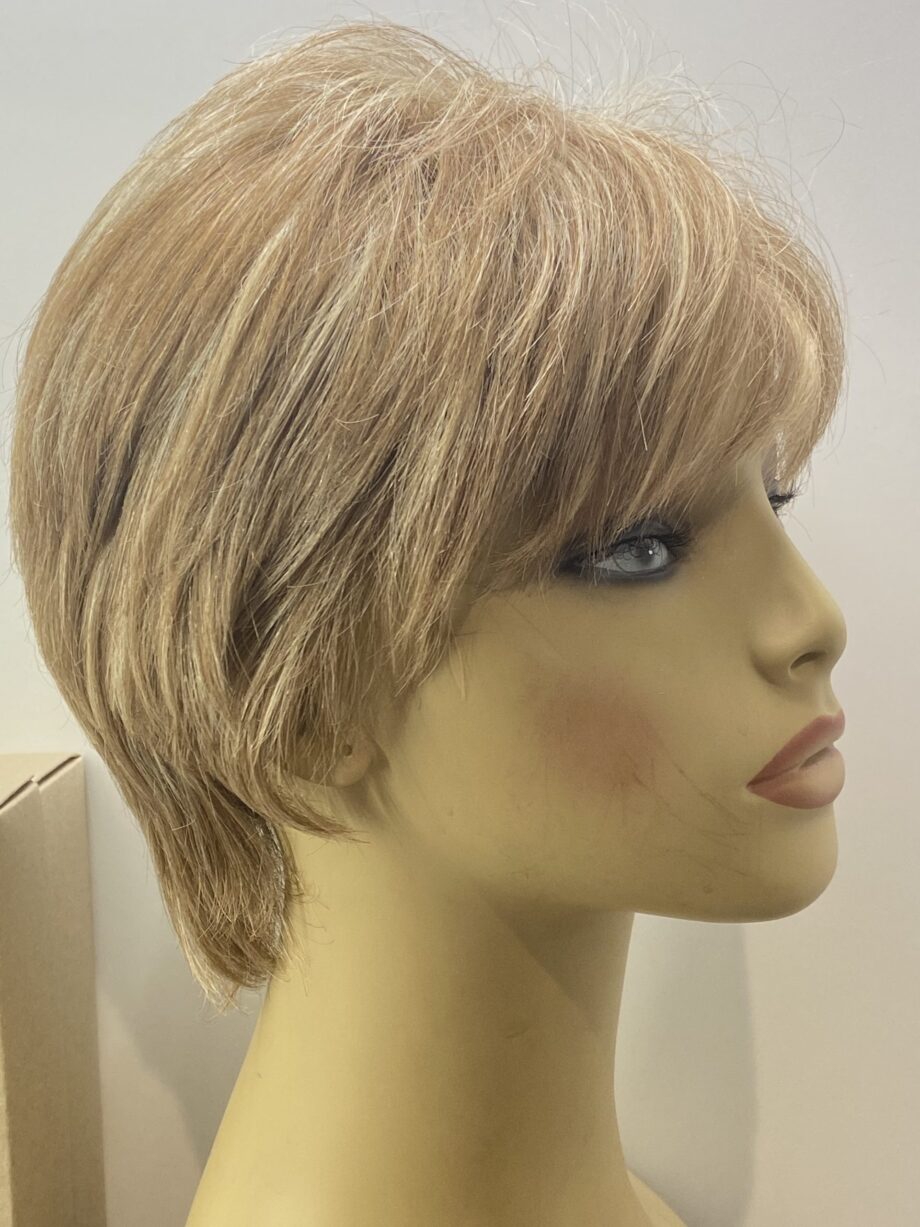 Straw swirl short blonde. Bblss140