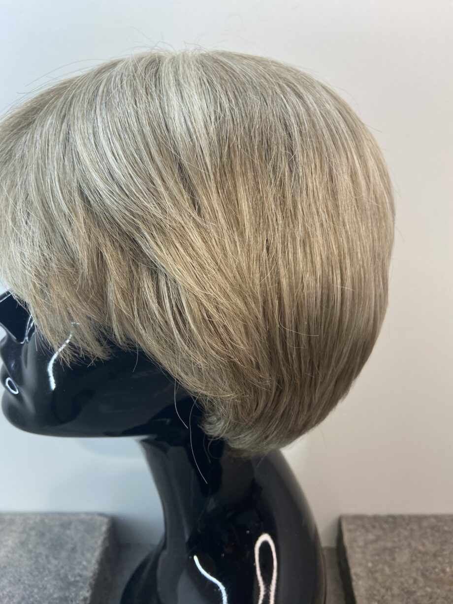 Blonde:grey wig. Gss5997