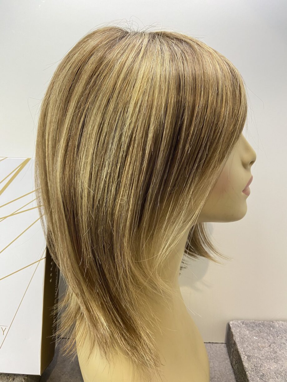 New stunning long brown wig. Bbrms114