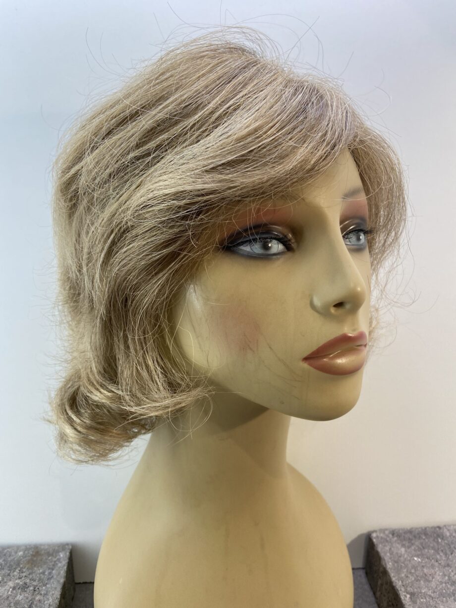 Long curly light brown Brlc514