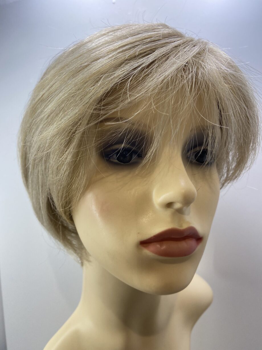 Short blonde. Blss6052