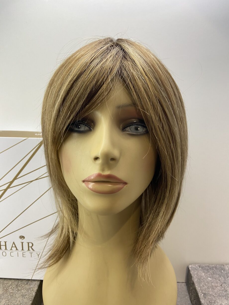 New stunning long brown wig. Bbrms114
