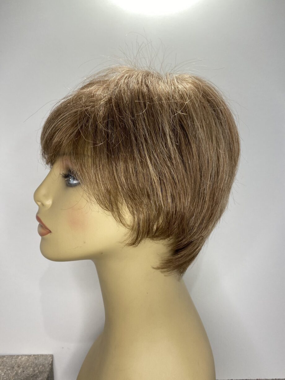 Light brown short wig. Brss5999