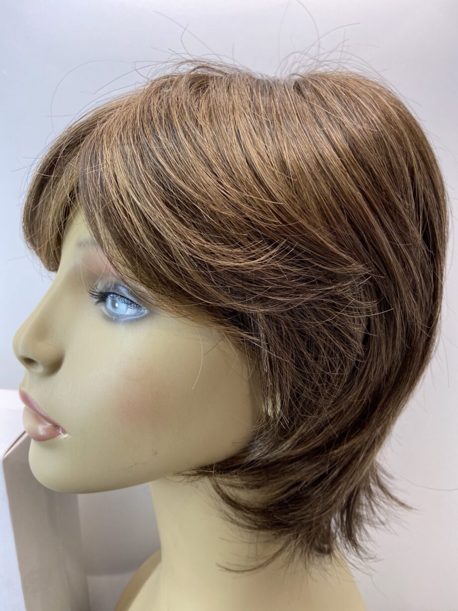 Superb Stylish Harrods brown short wig. Bbrms141