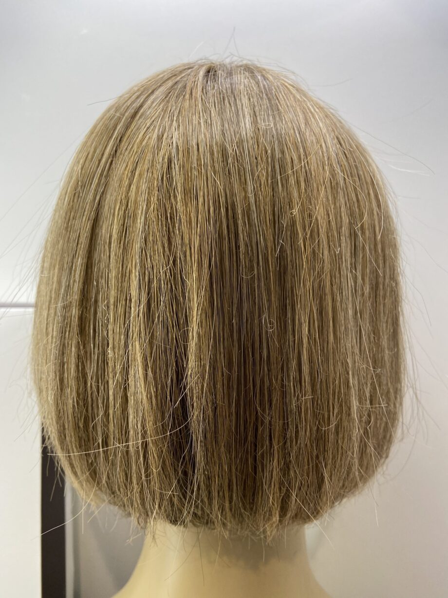 Blonde petite Henry Margu blonde wig. Bblms125