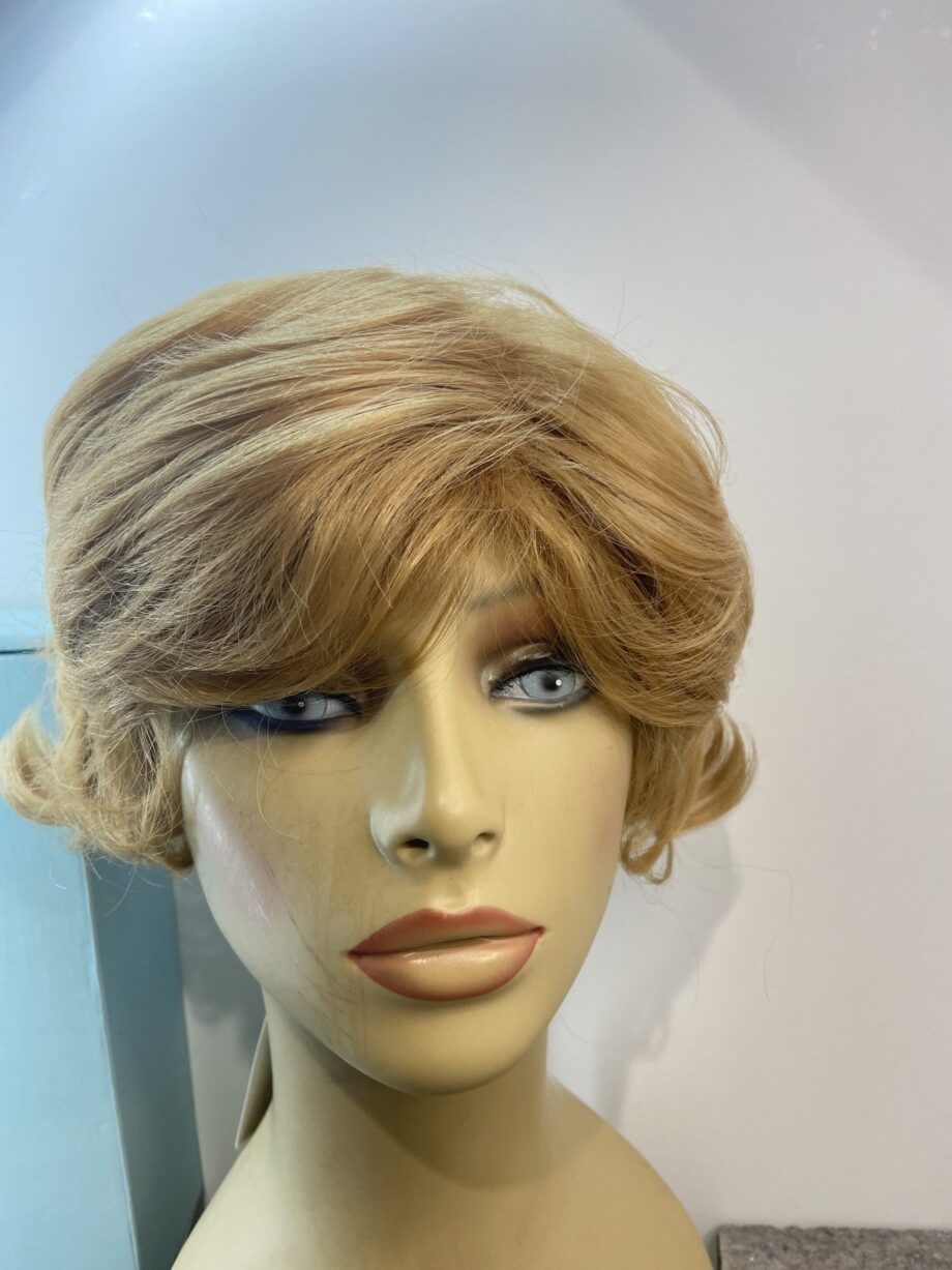 Blonde new wavy wig. Bblsc102