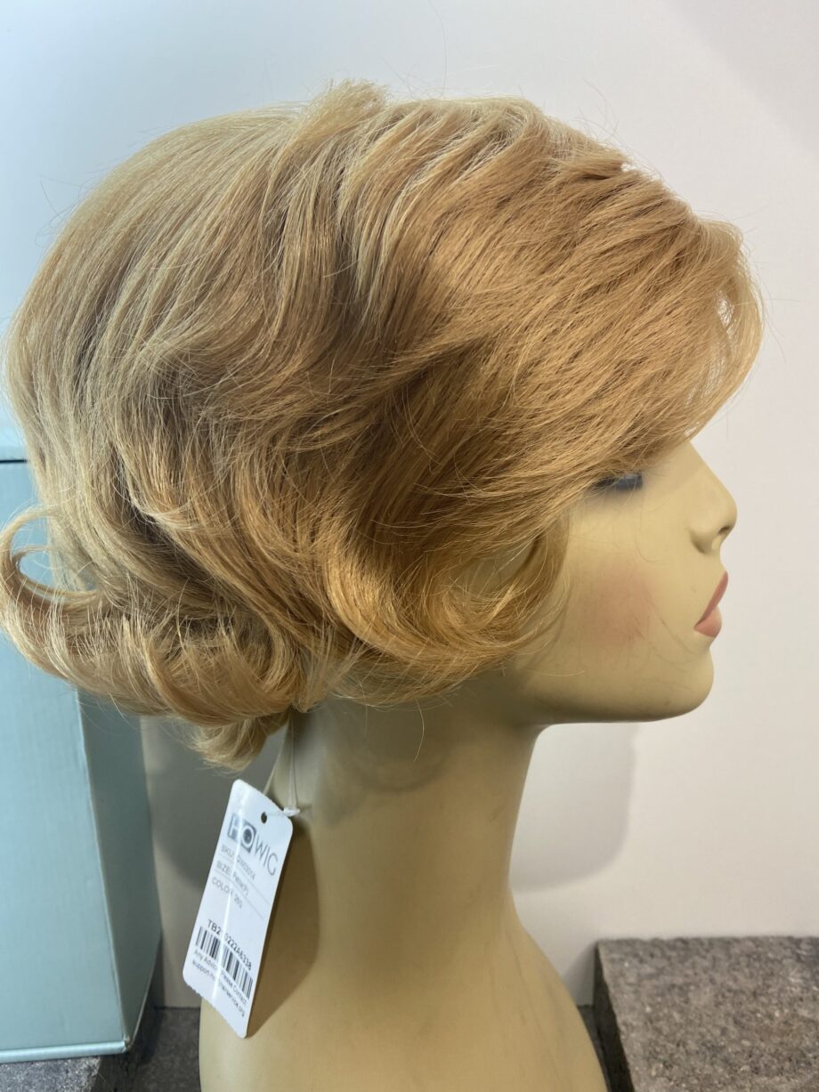 Blonde new wavy wig. Bblsc102
