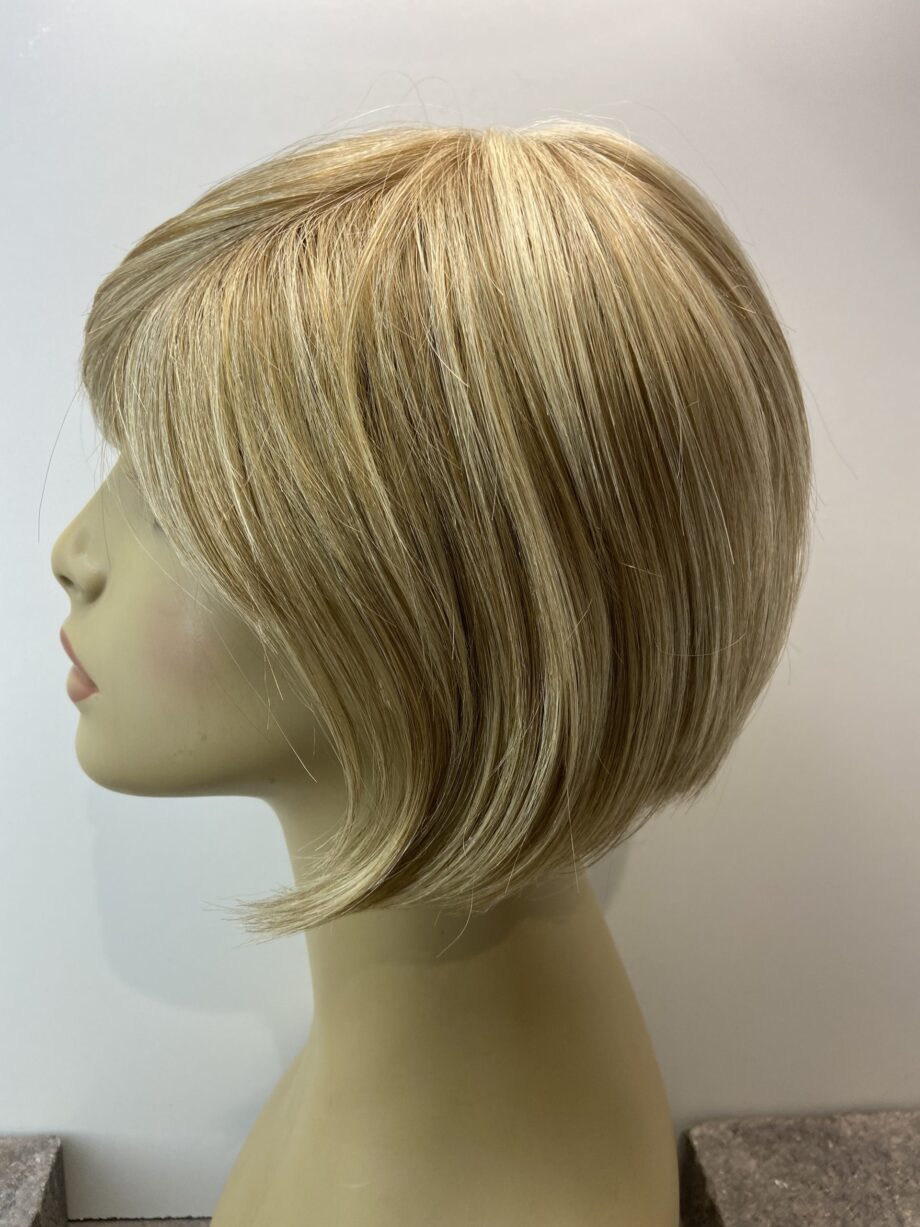 New blonde short wig. Blms6050
