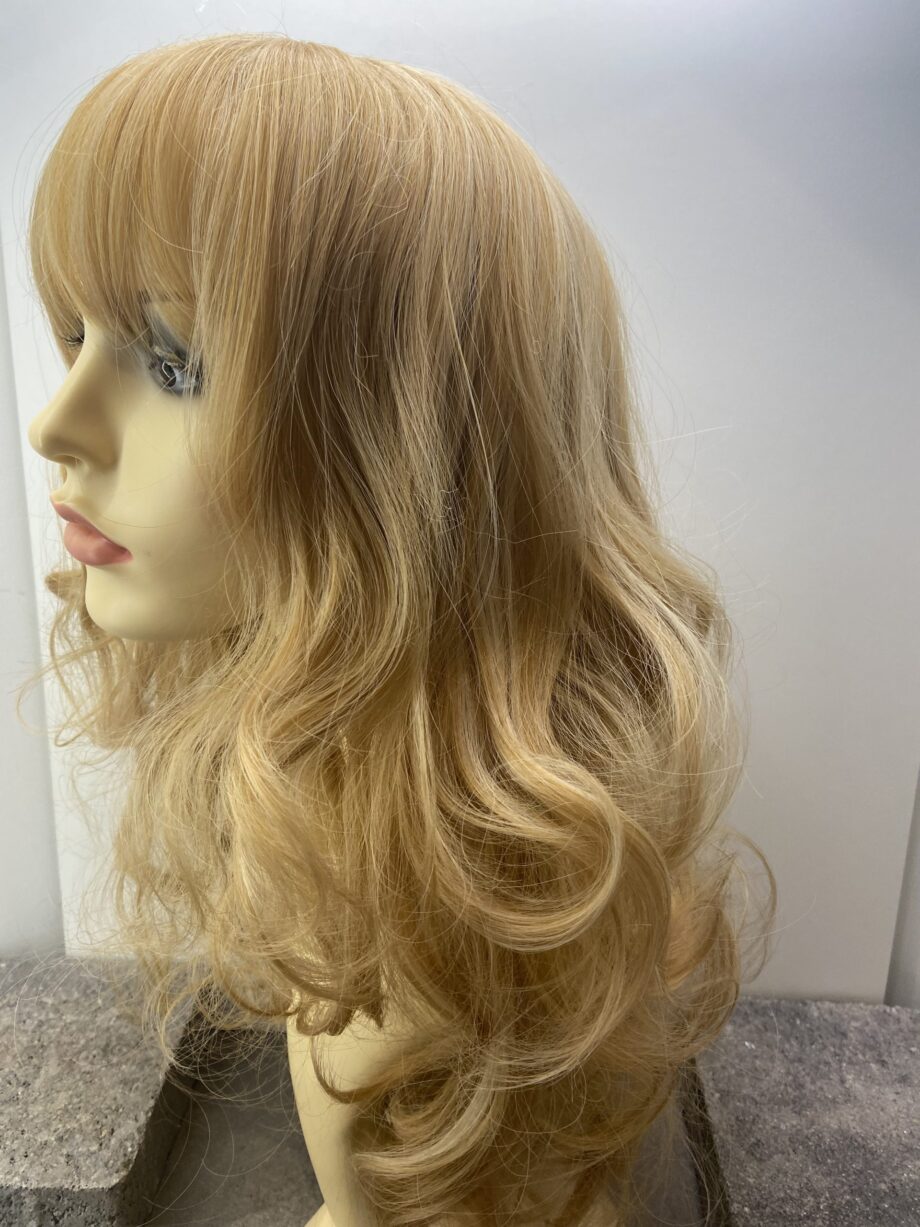 Very long blonde curly wig. Bllc87