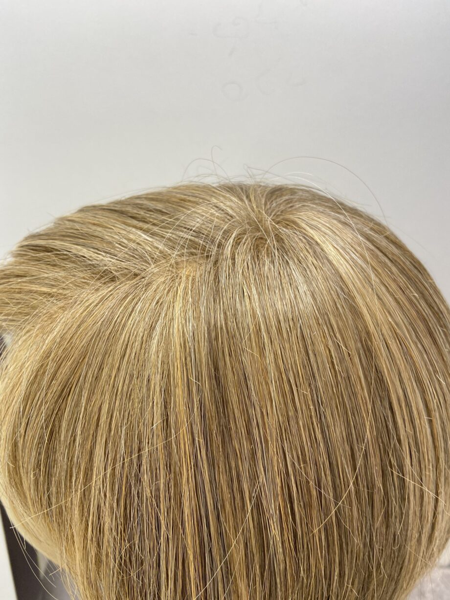 Blonde petite Henry Margu blonde wig. Bblms125