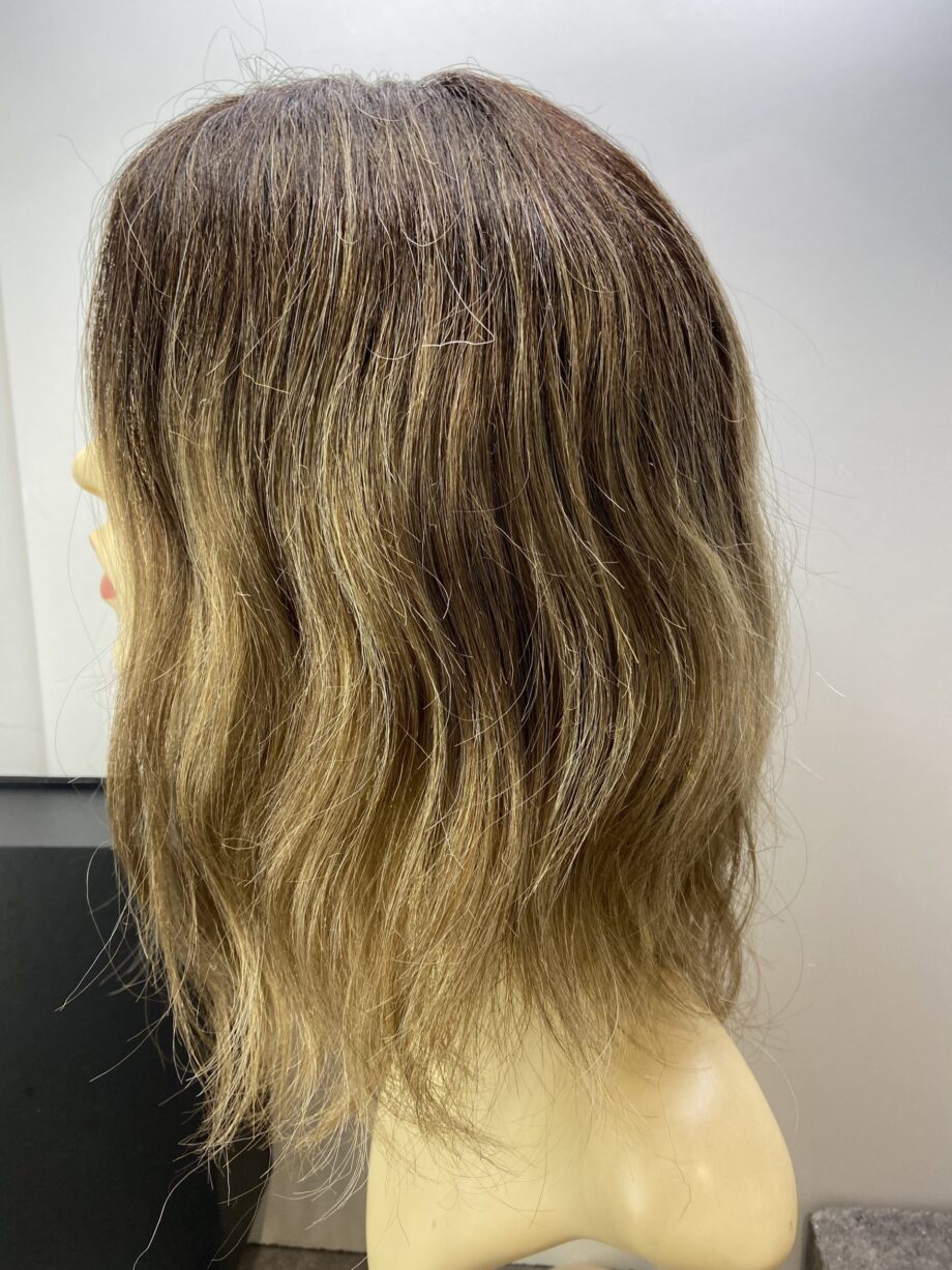 Rooted wavy brown wig. Bbrlw110