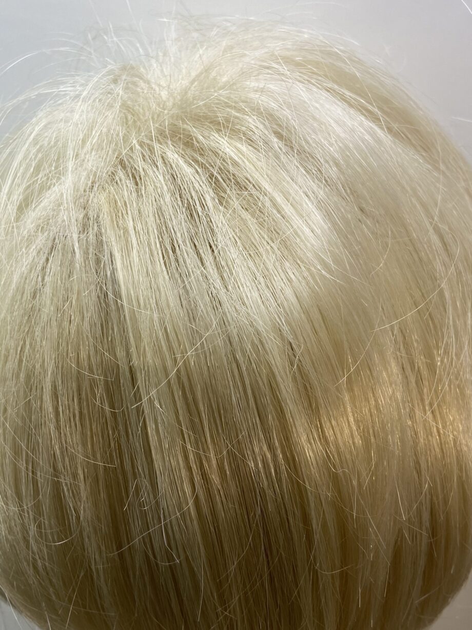 Light blonde wig. Blms513