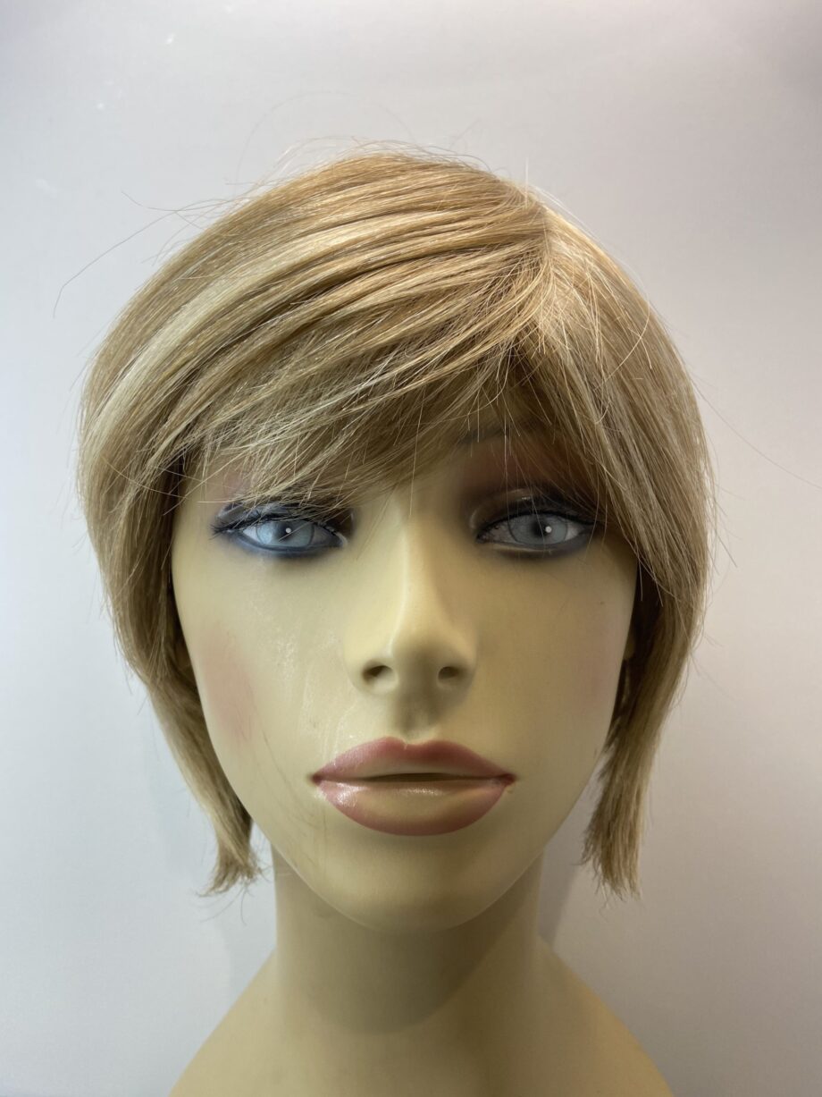 New blonde short wig. Blms6050