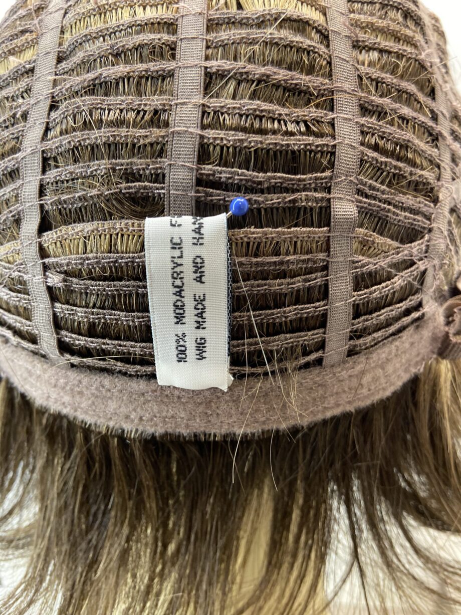Superb Stylish Harrods brown short wig. Bbrms141