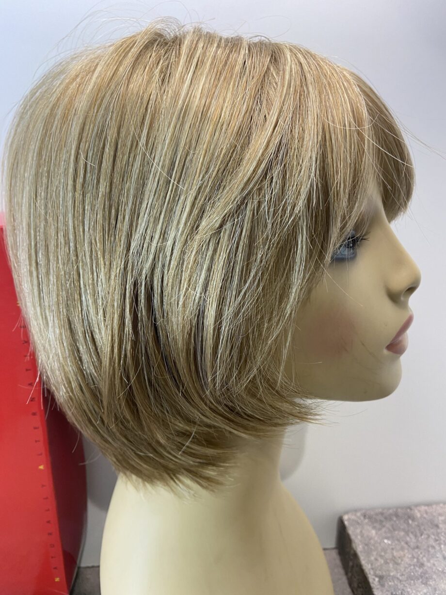 Spring honey mid length wig. Bblms138