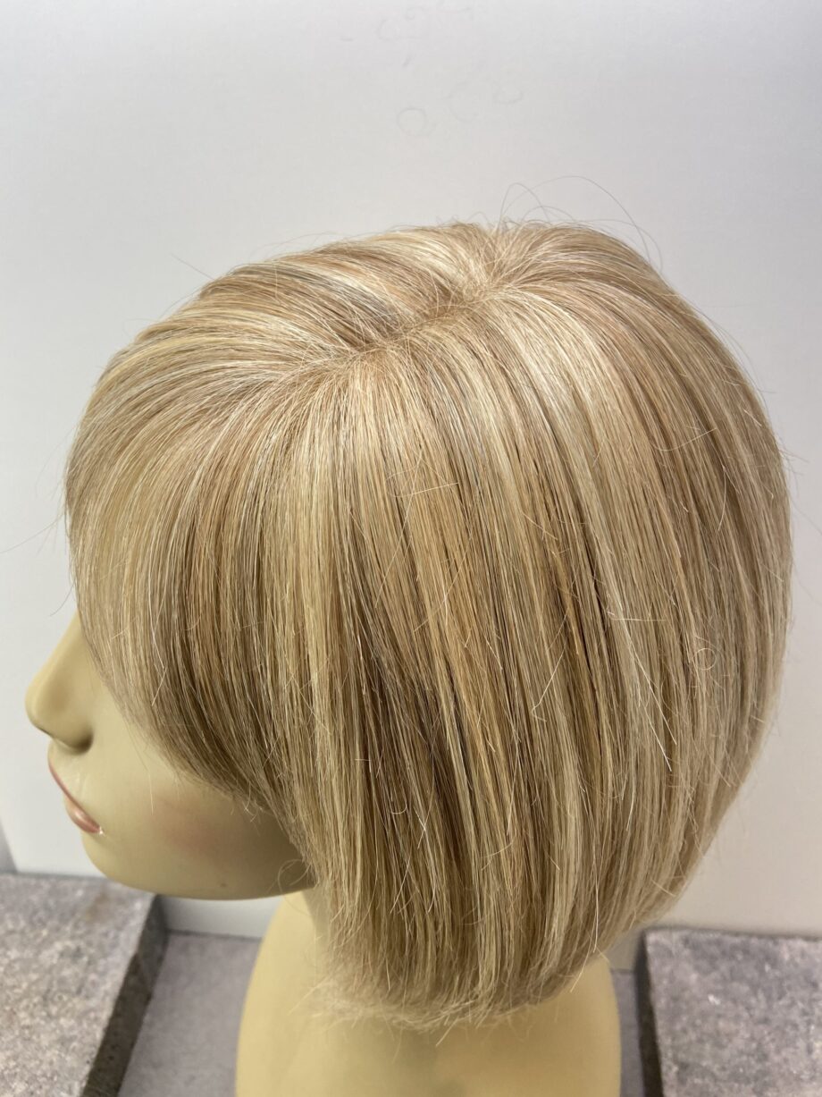 Blonde highlighted wig. Bms6051