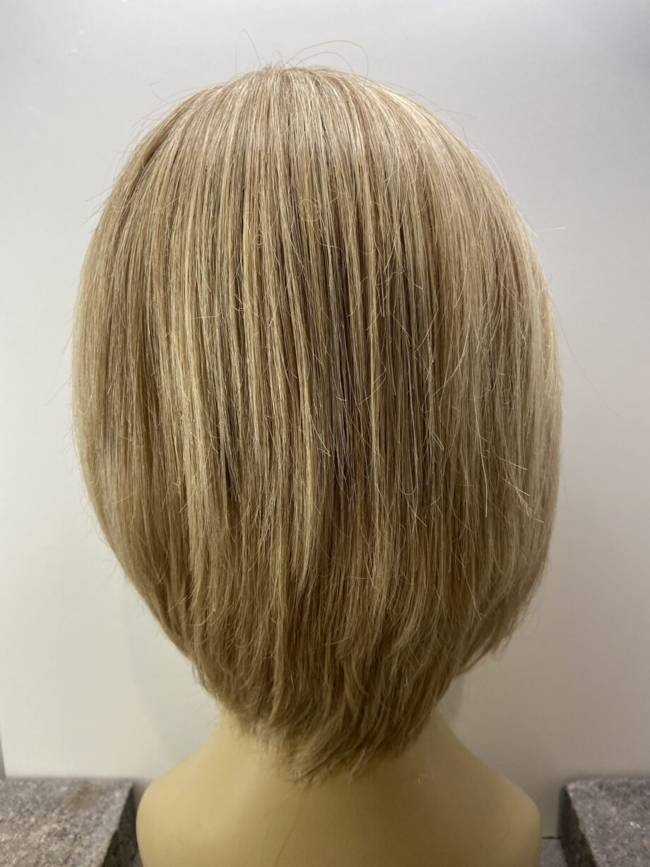 Blonde highlighted wig. Bms6051
