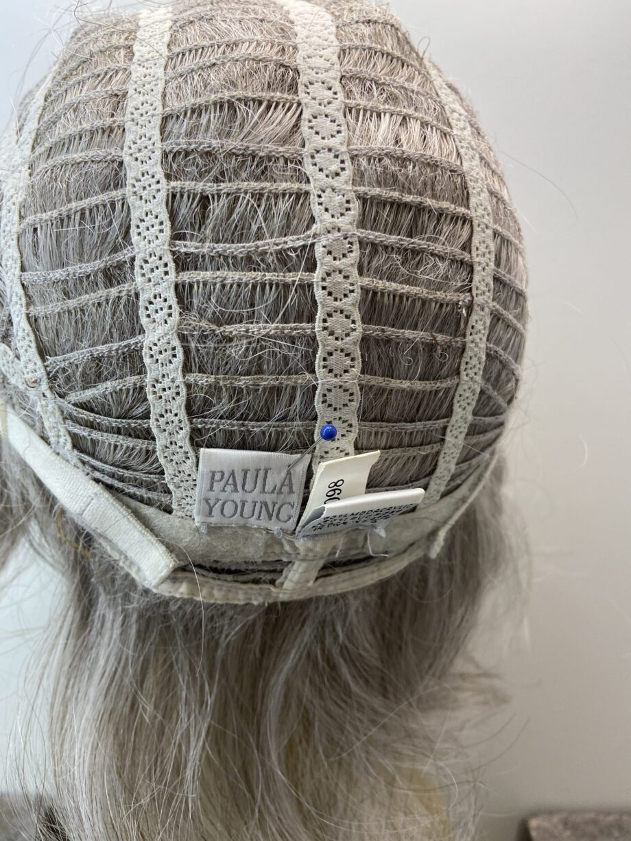 Shiny grey paula young wig. Gmw94