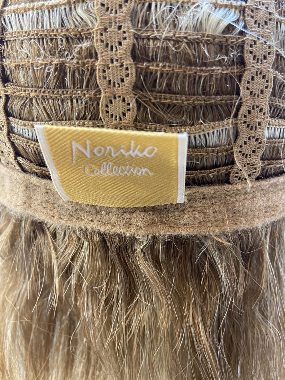 Blonde highlighted mid length wig. Bblms123