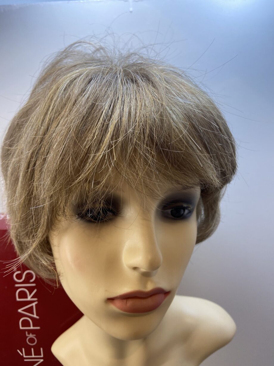 Straw blonde wig. Bblsw119