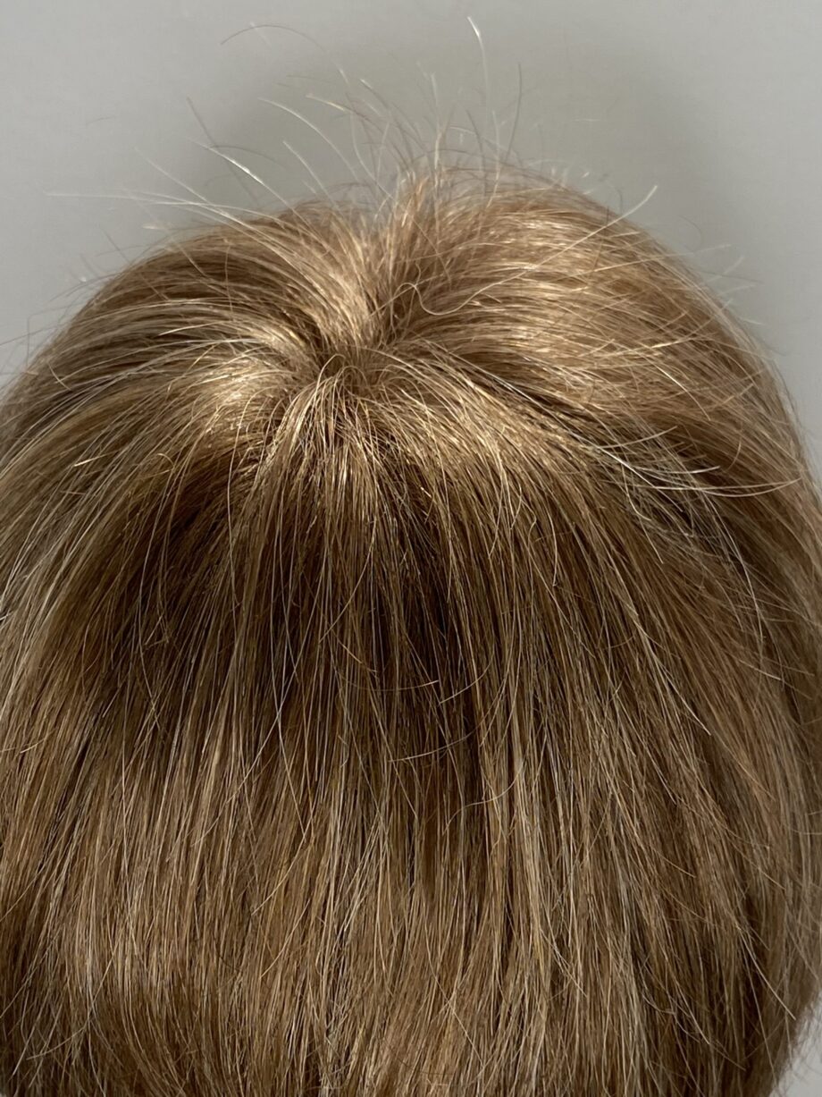 Light brown short wig. Brss5999
