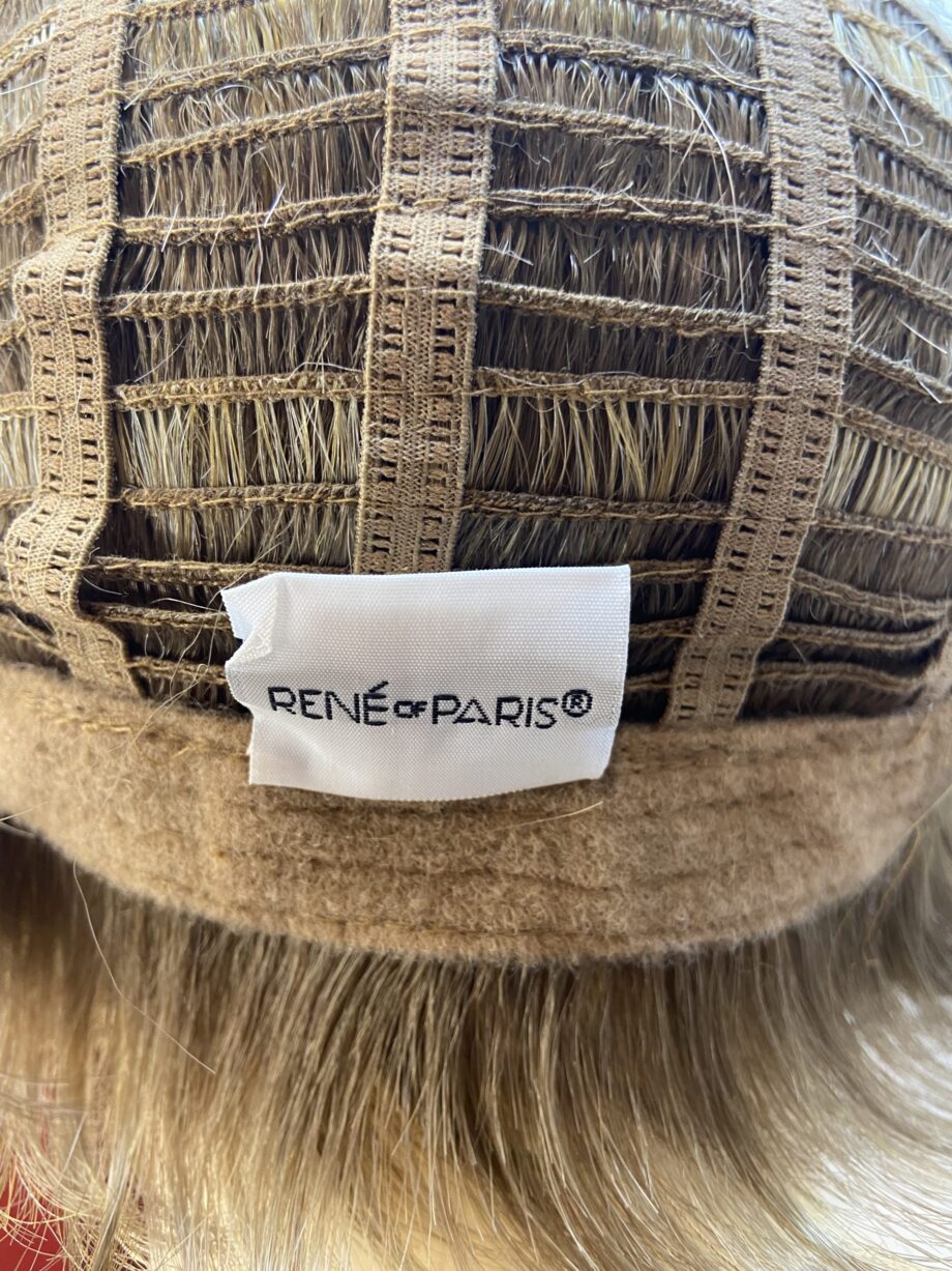 Straw blonde wig. Bblsw119