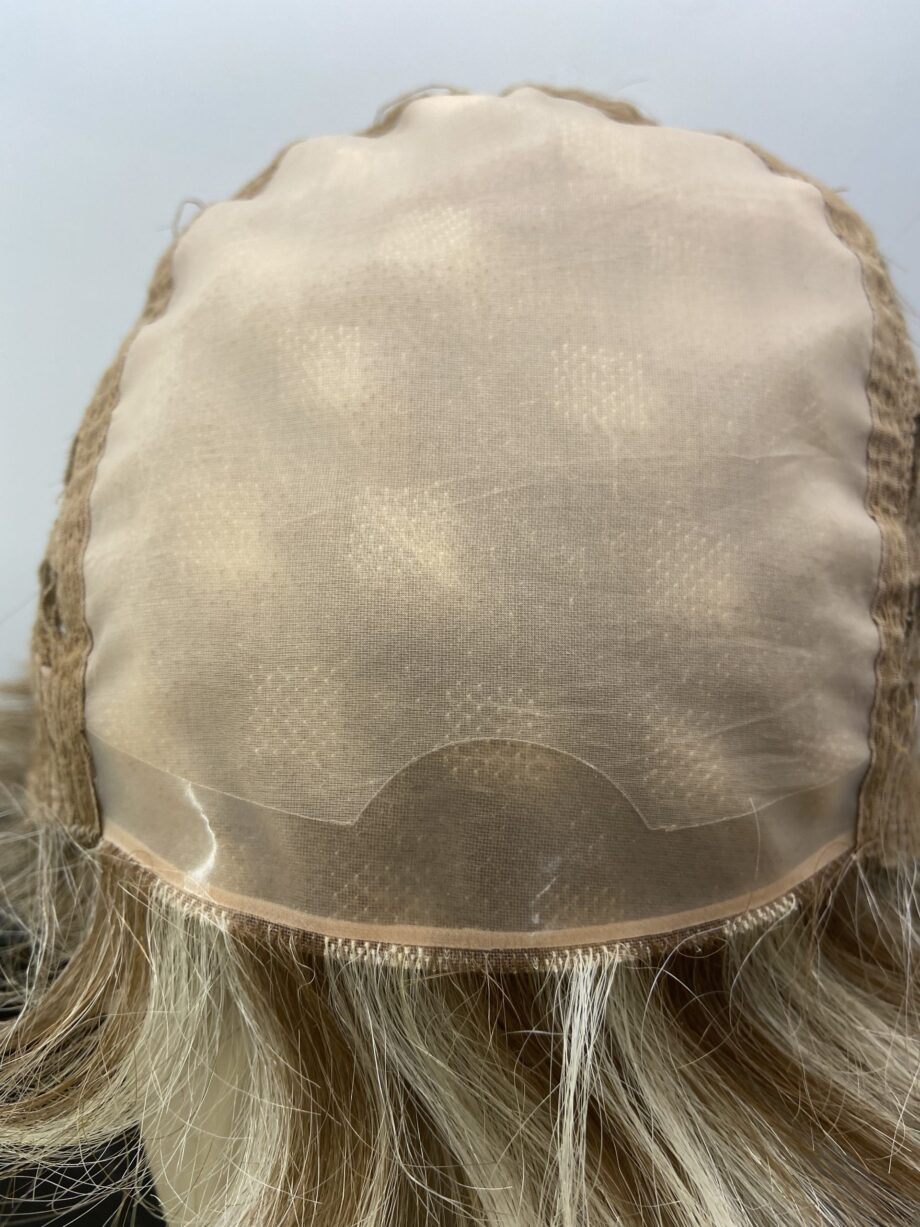 Rene of Paris short blonde. Bblss143