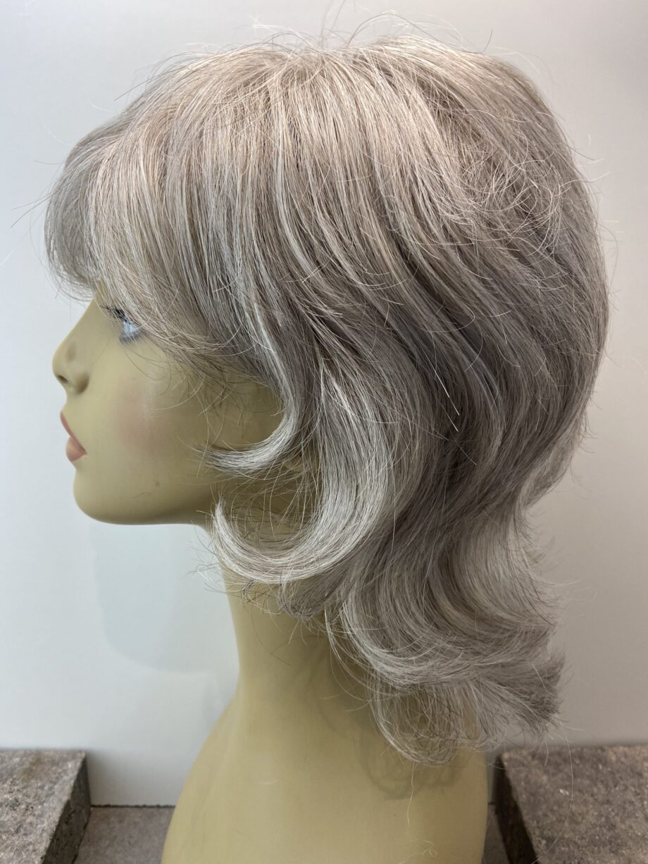 Shiny grey paula young wig. Gmw94