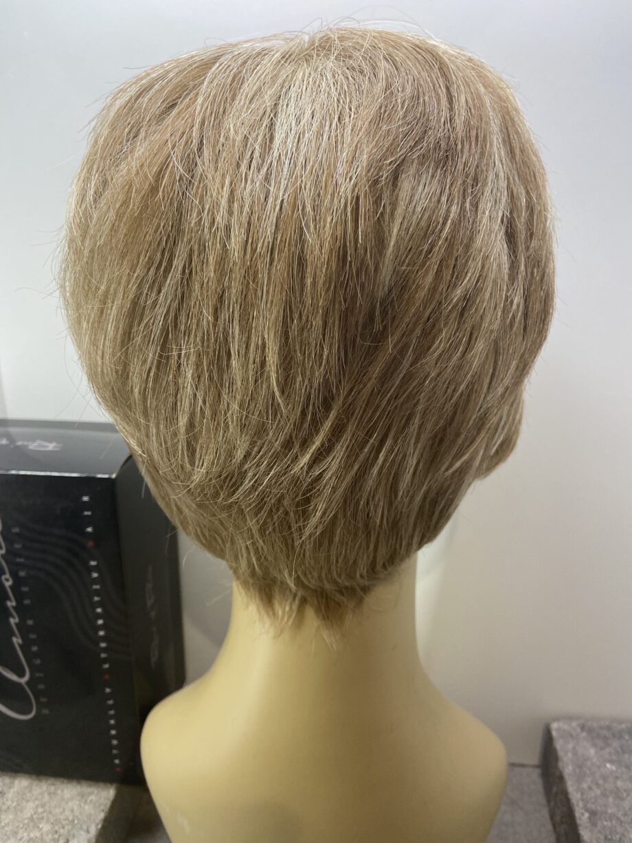 Rene of Paris short blonde. Bblss143