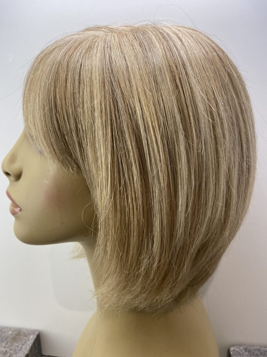 Blonde highlighted wig. Bms6051