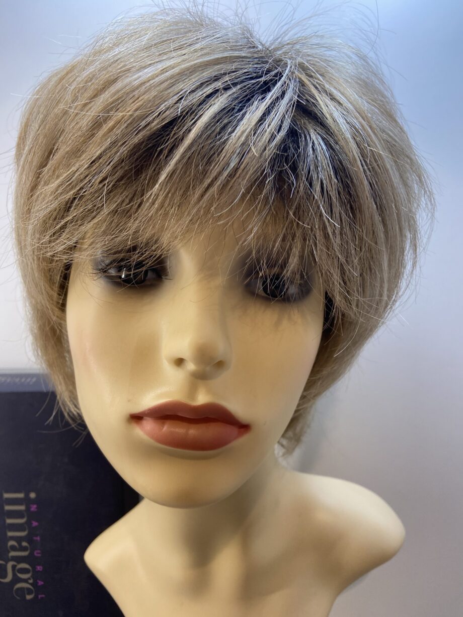 Rooted blonde mid length wig. Bblms122