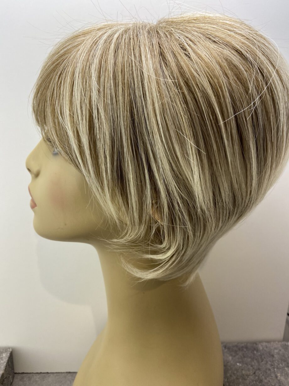 Short blonde highlighted new wig. Blss7015
