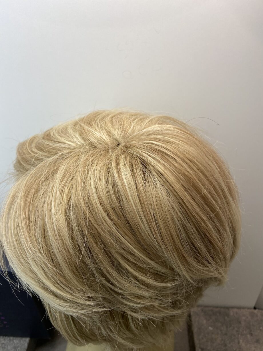 Blonde Raquel Welch wig. Bblss137