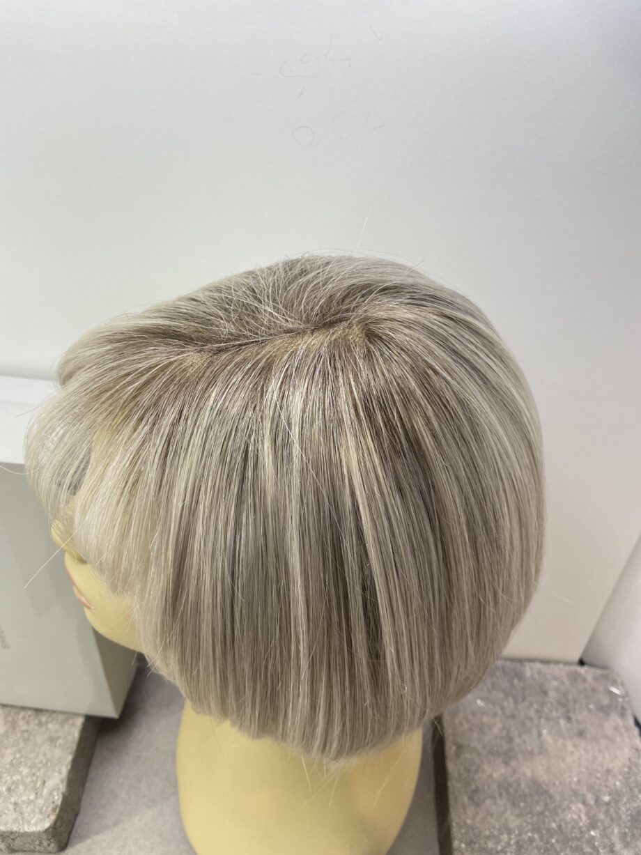 Silver blonde rooted. Bblms135