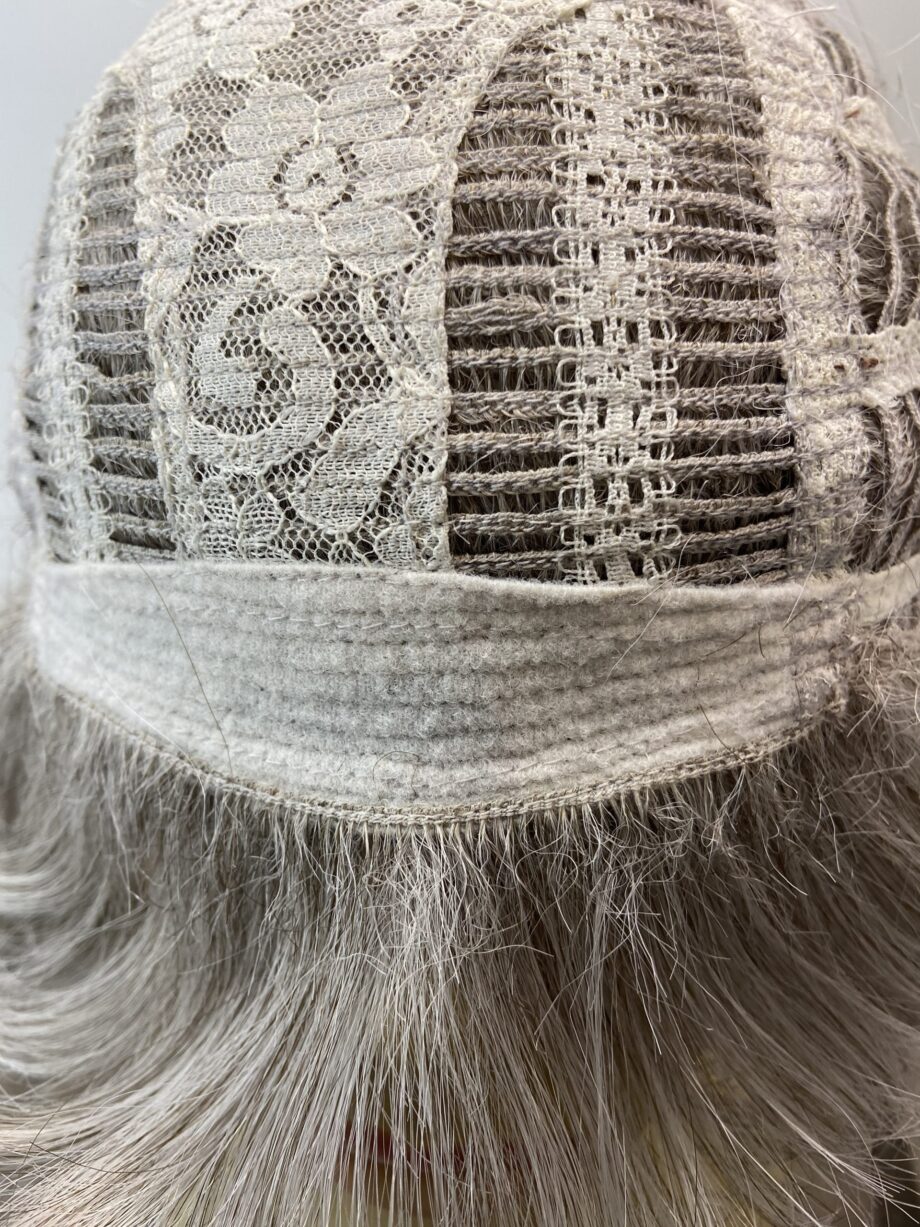 Shiny grey paula young wig. Gmw94