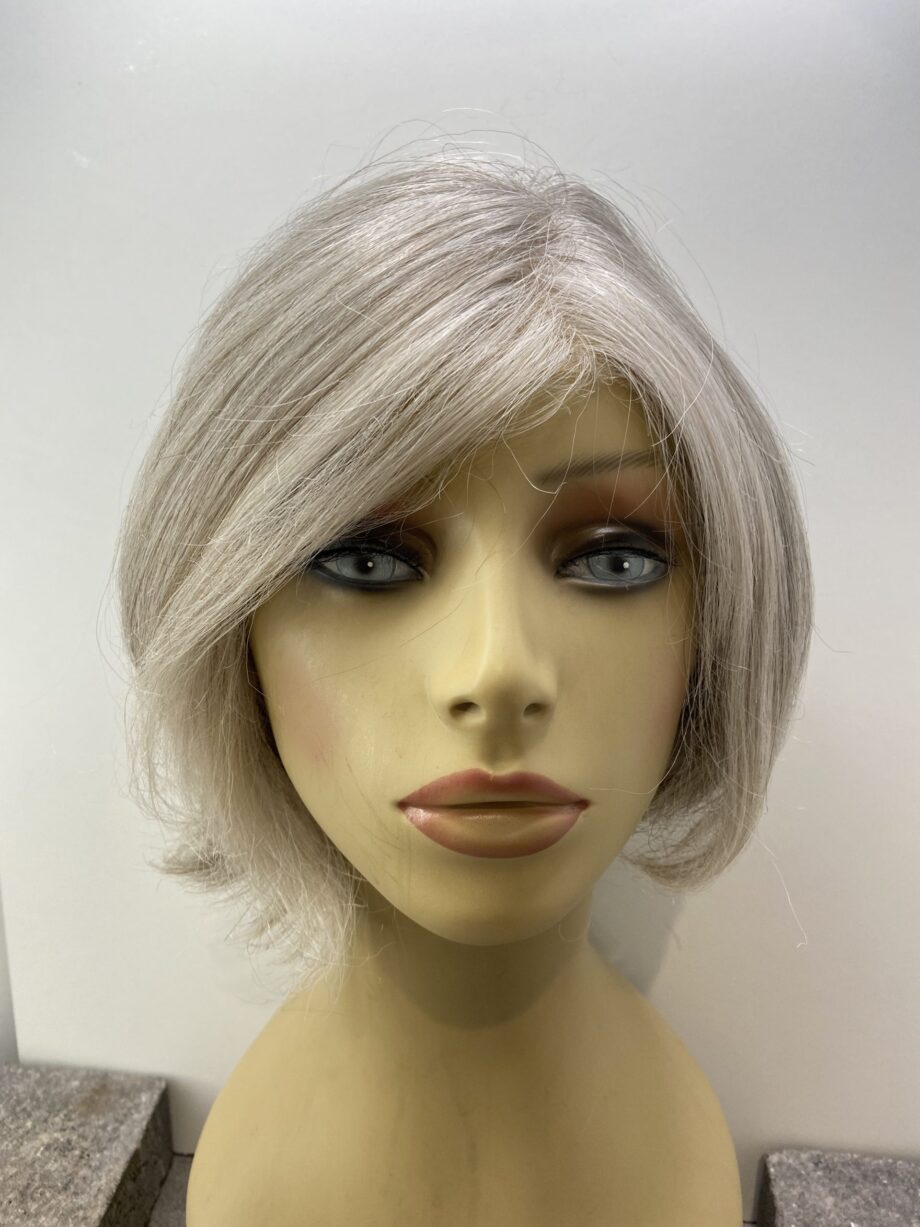 Soft cap silver grey wig. Gms81
