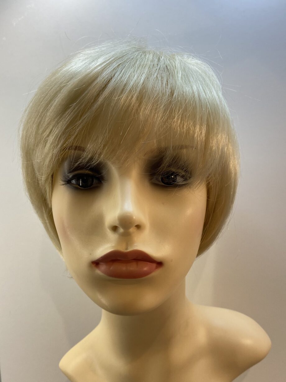 Light blonde wig. Blms513