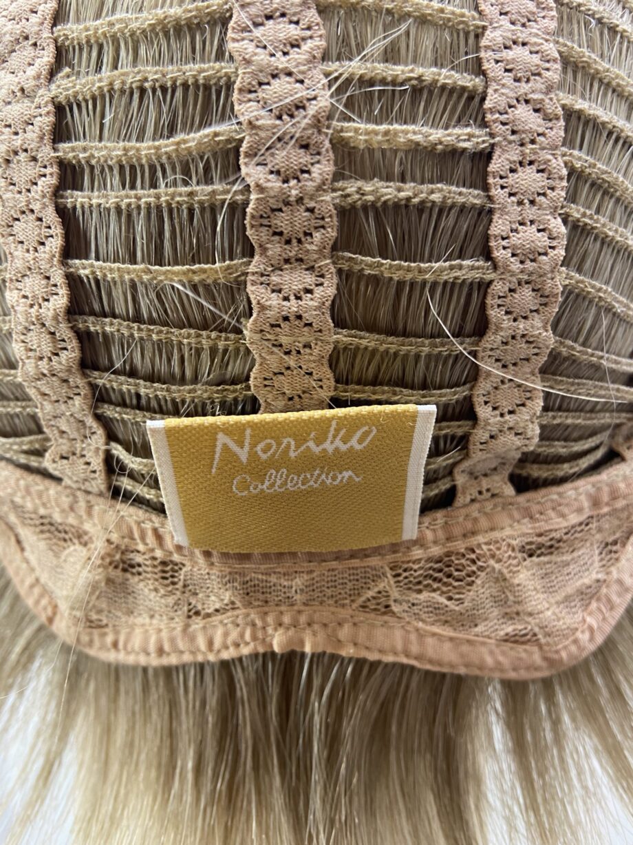 Short blonde. Blss6052