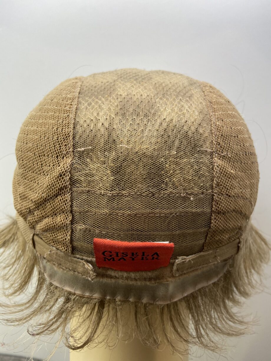 Soft cap light brown / blonde short wig. Blss7017
