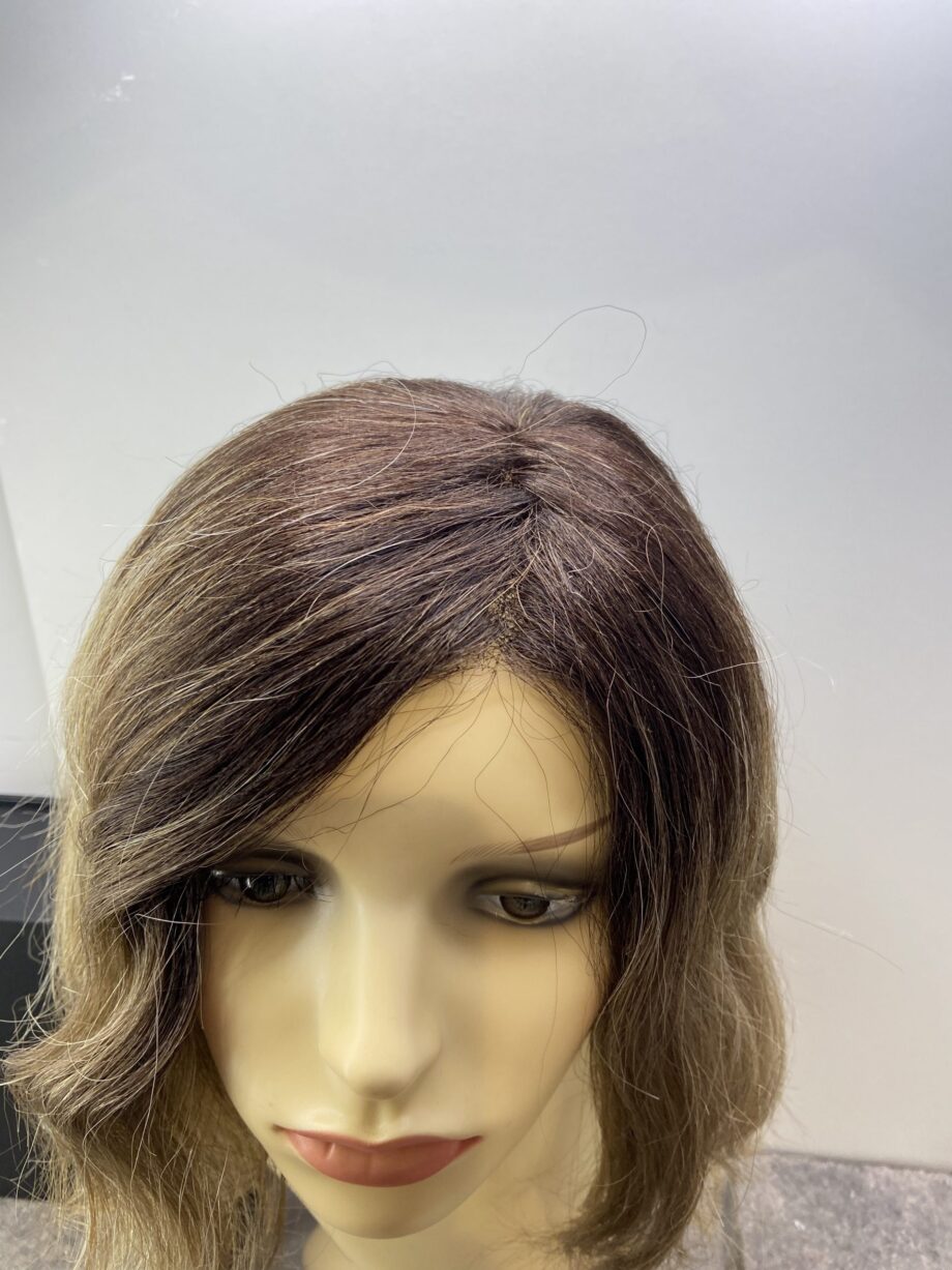 Rooted wavy brown wig. Bbrlw110