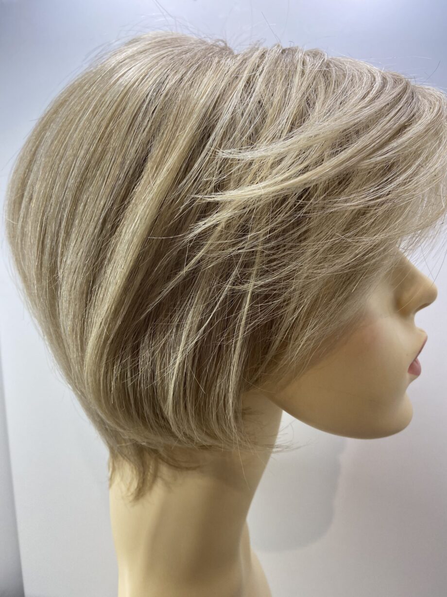 Short blonde. Blss6052