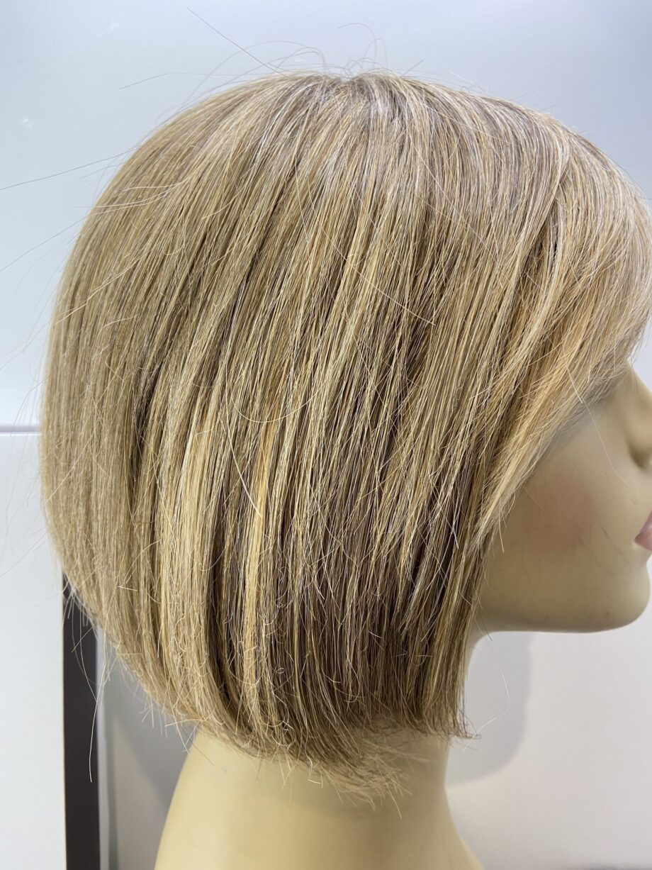 Blonde petite Henry Margu blonde wig. Bblms125