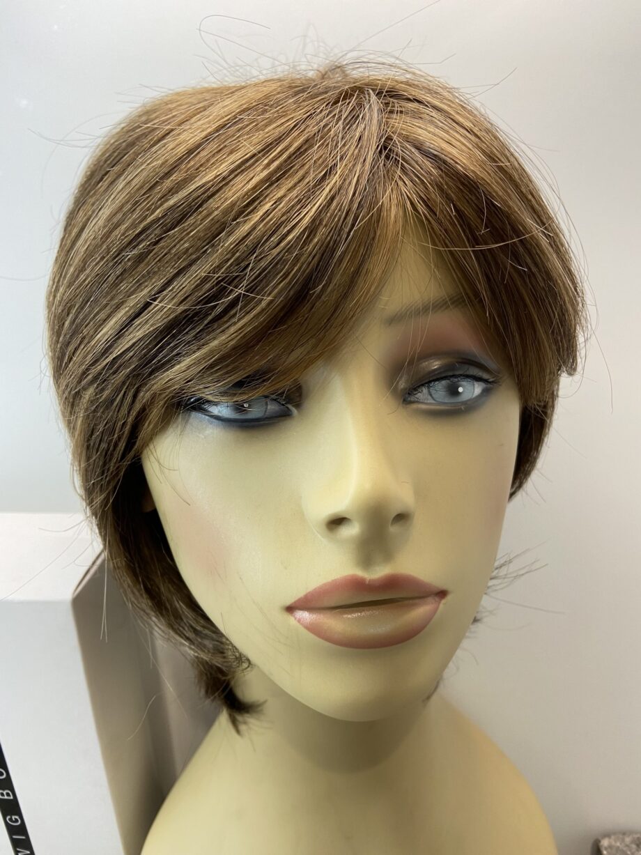 Superb Stylish Harrods brown short wig. Bbrms141