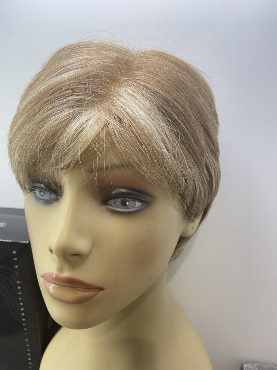 Rene of Paris short blonde. Bblss143