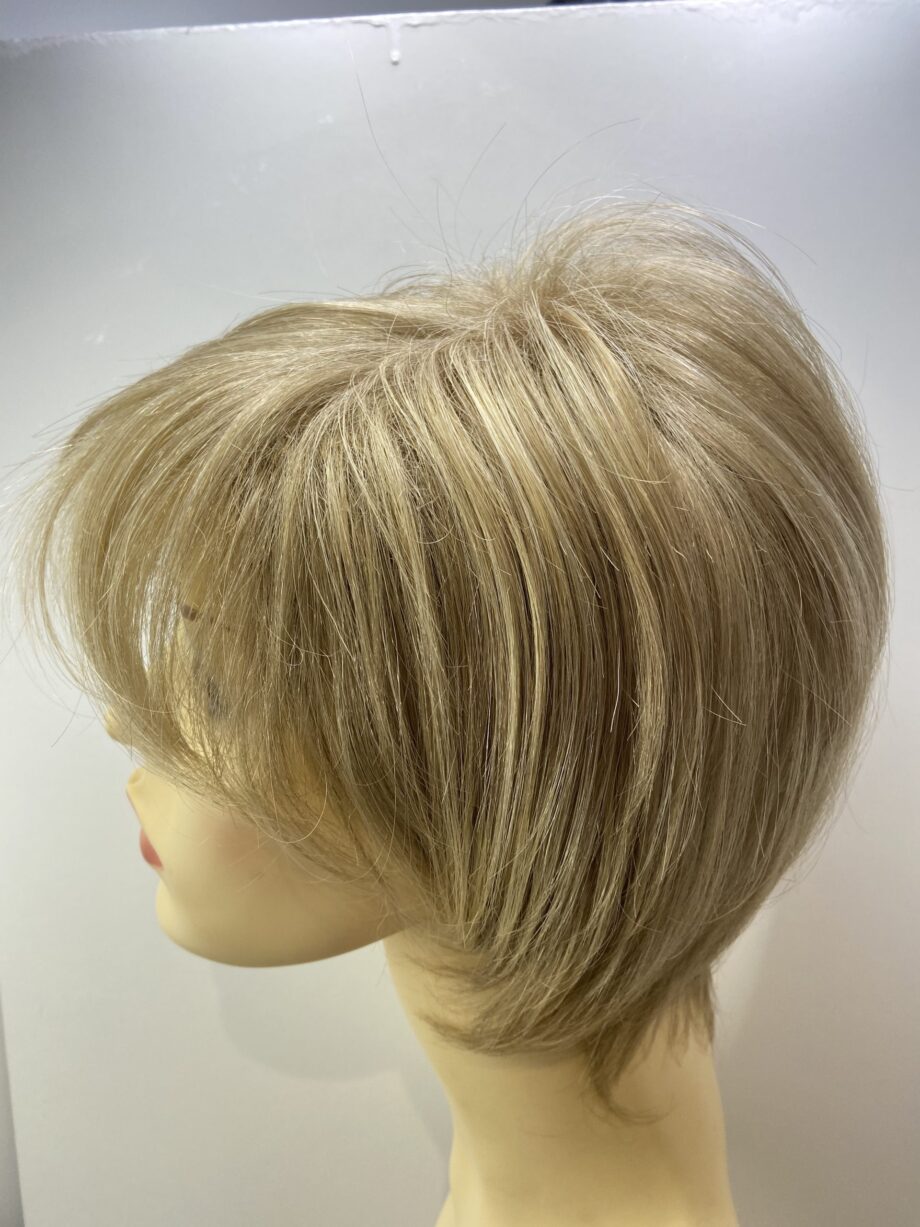 Short blonde. Blss6052