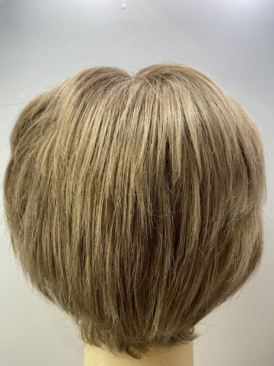 Soft cap light brown / blonde short wig. Blss7017