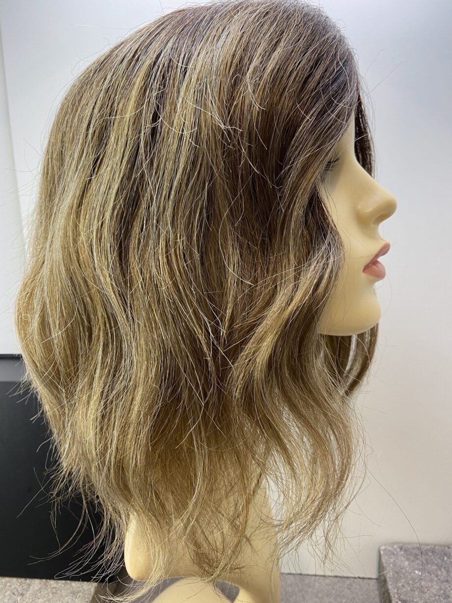 Rooted wavy brown wig. Bbrlw110