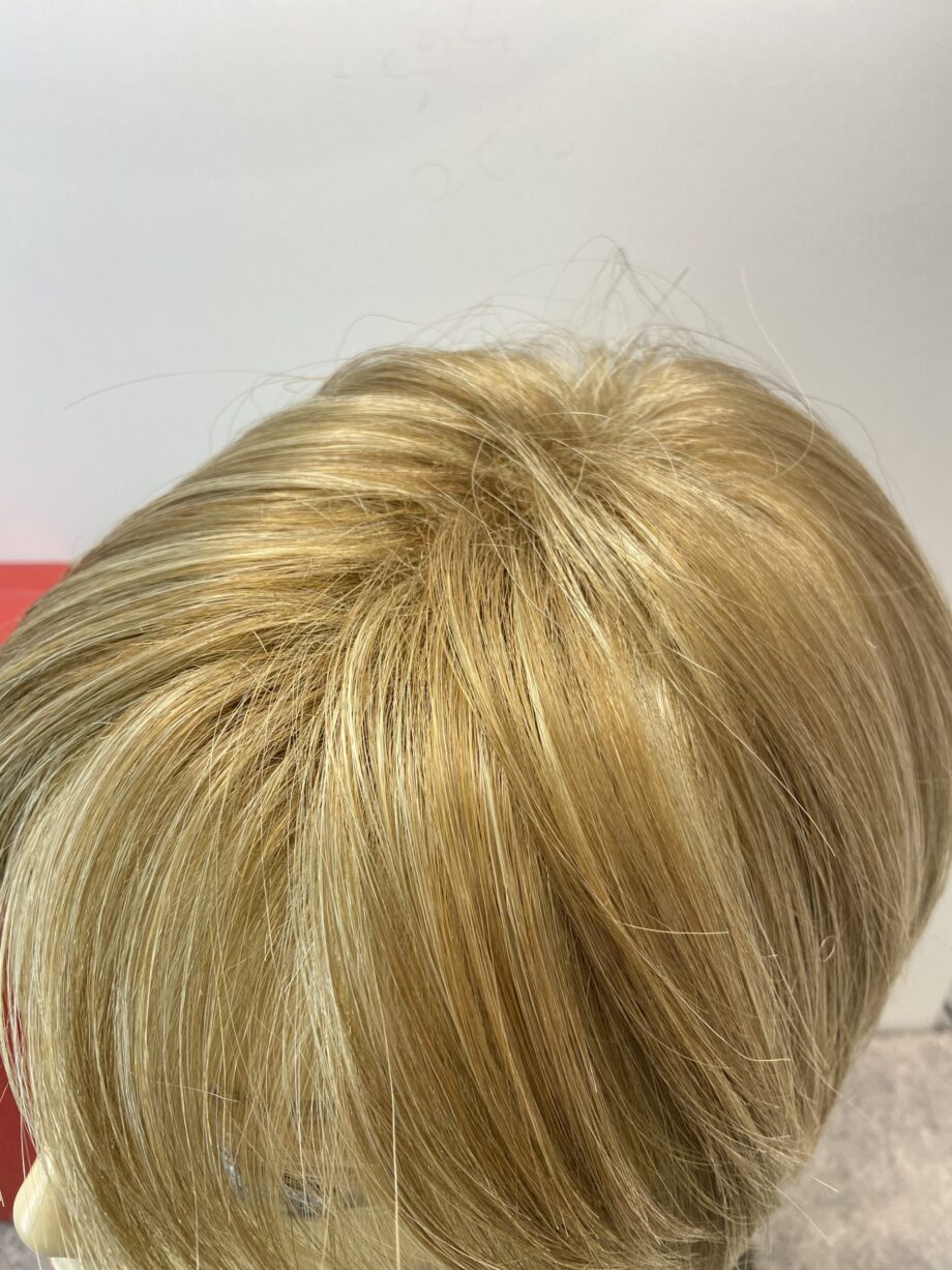 Spring honey mid length wig. Bblms138